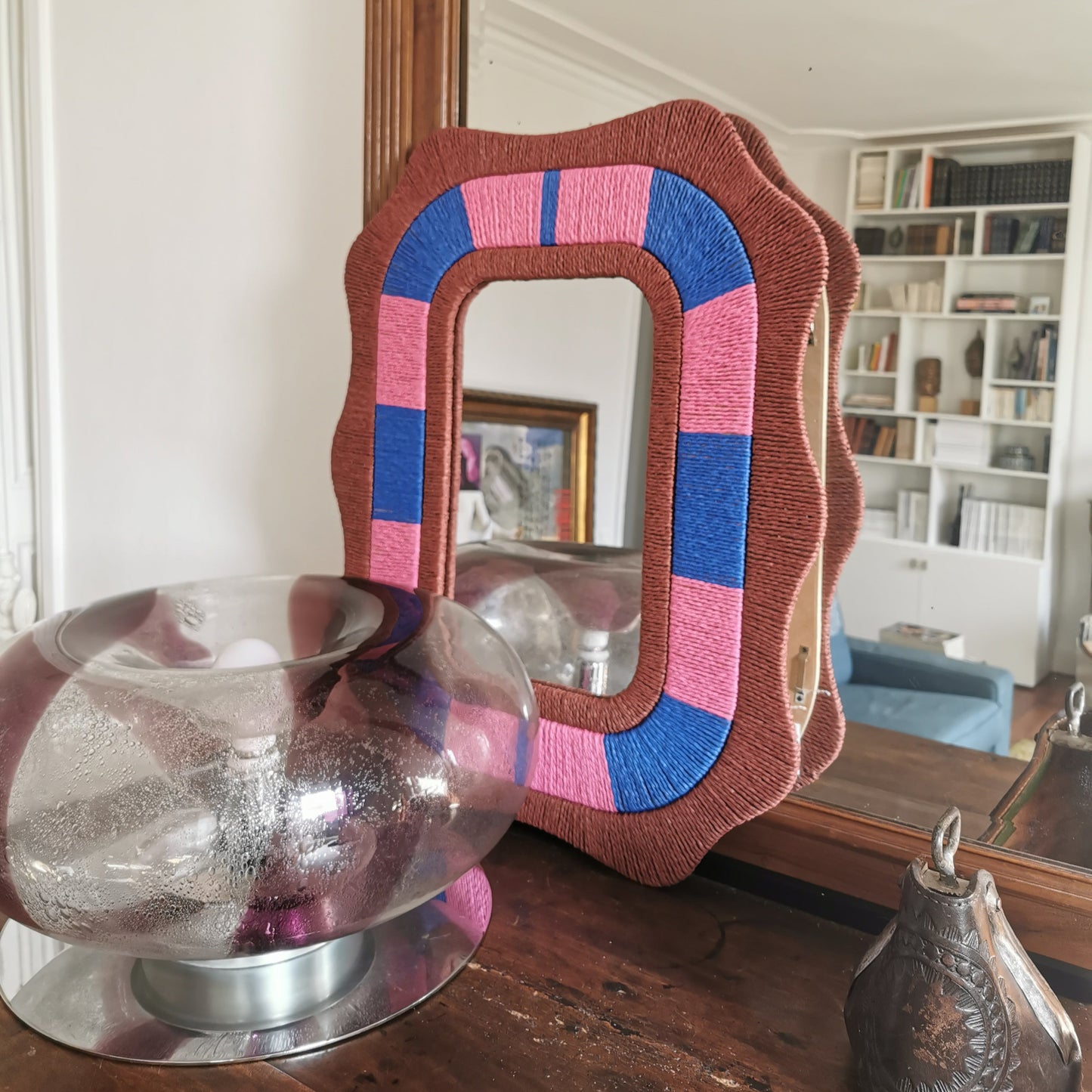 Miroir en cordes tressées rose et bleu, de KERSTEN