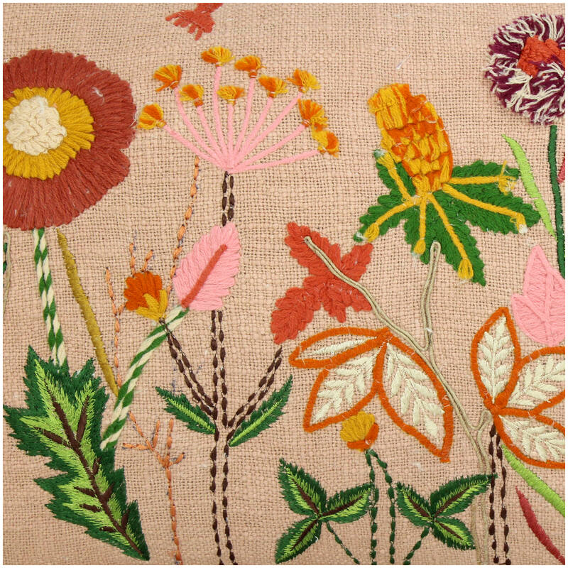 Coussin brodé à fleurs - 40 x 60 cm