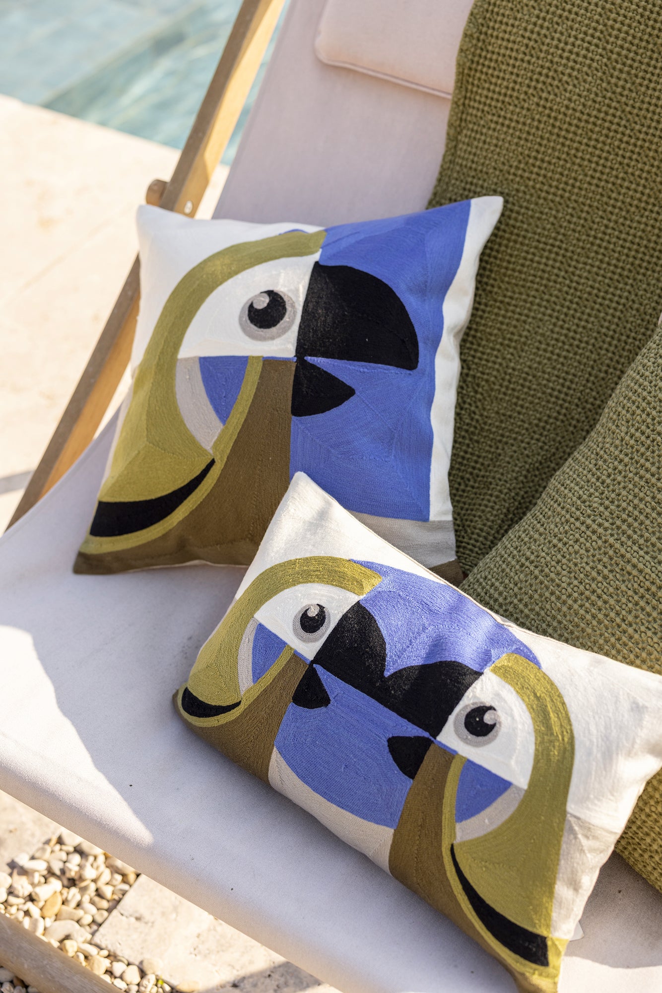 Coussin brodé LORO cèdre - 45 x 45 cm