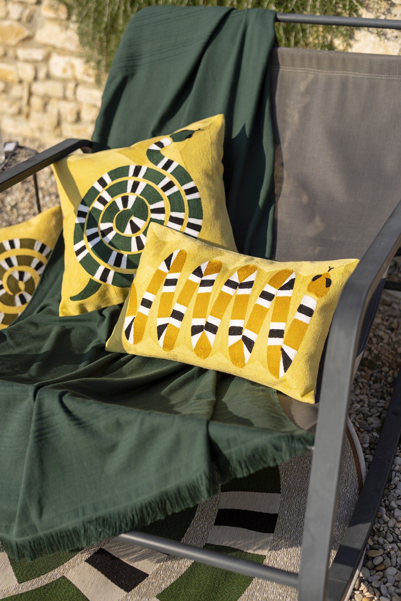 Coussin brodé YOKA mangue - 45x45 cm