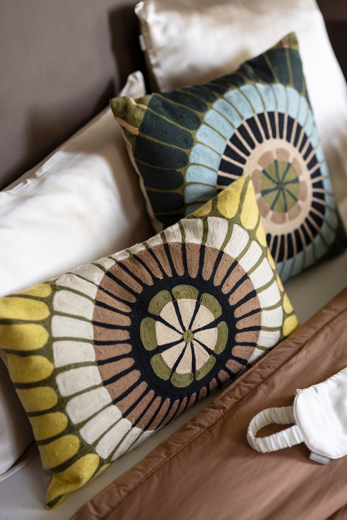 Coussin brodé ZENO - 30x50 cm