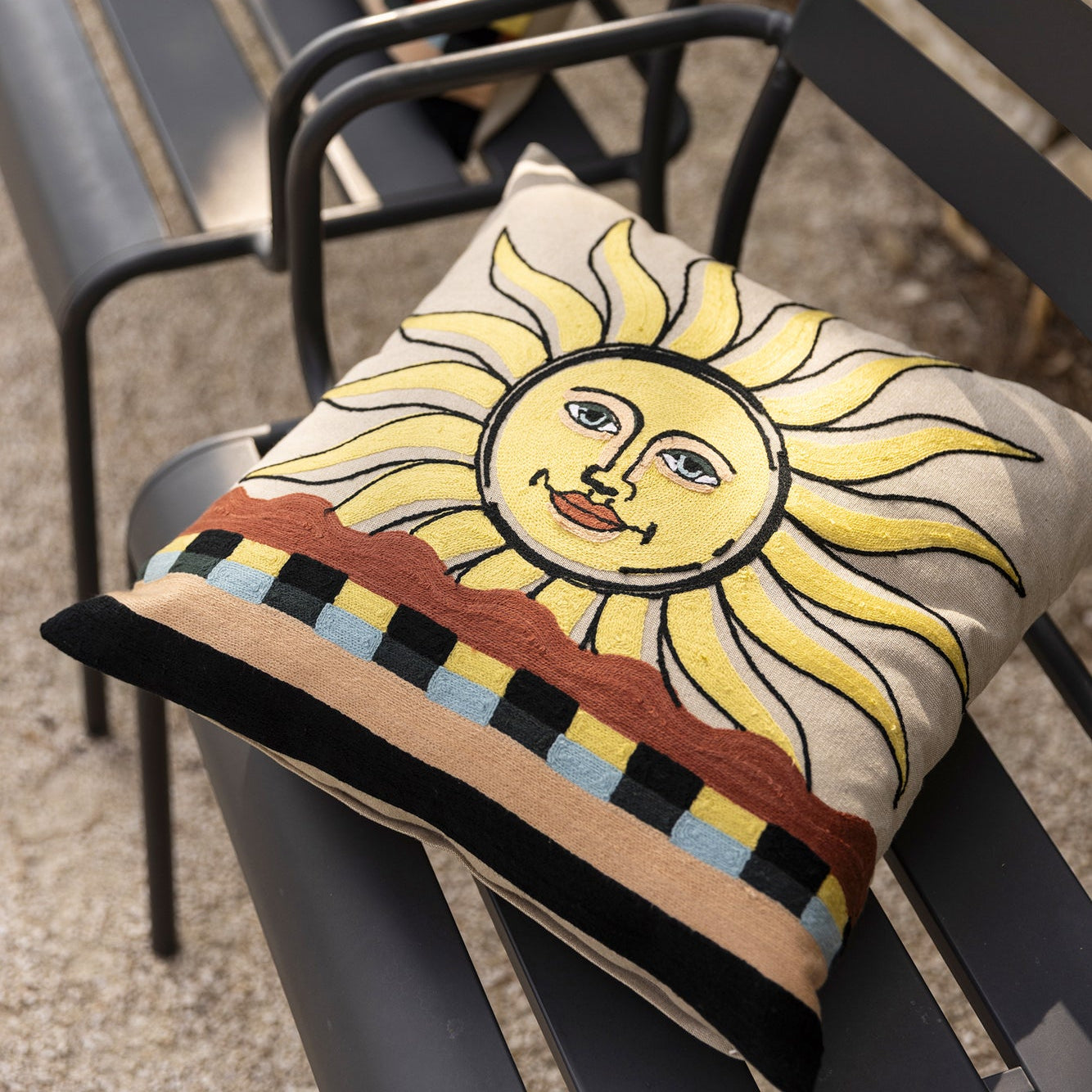 Coussin brodé Adria Soleil - 45 x 45 cm