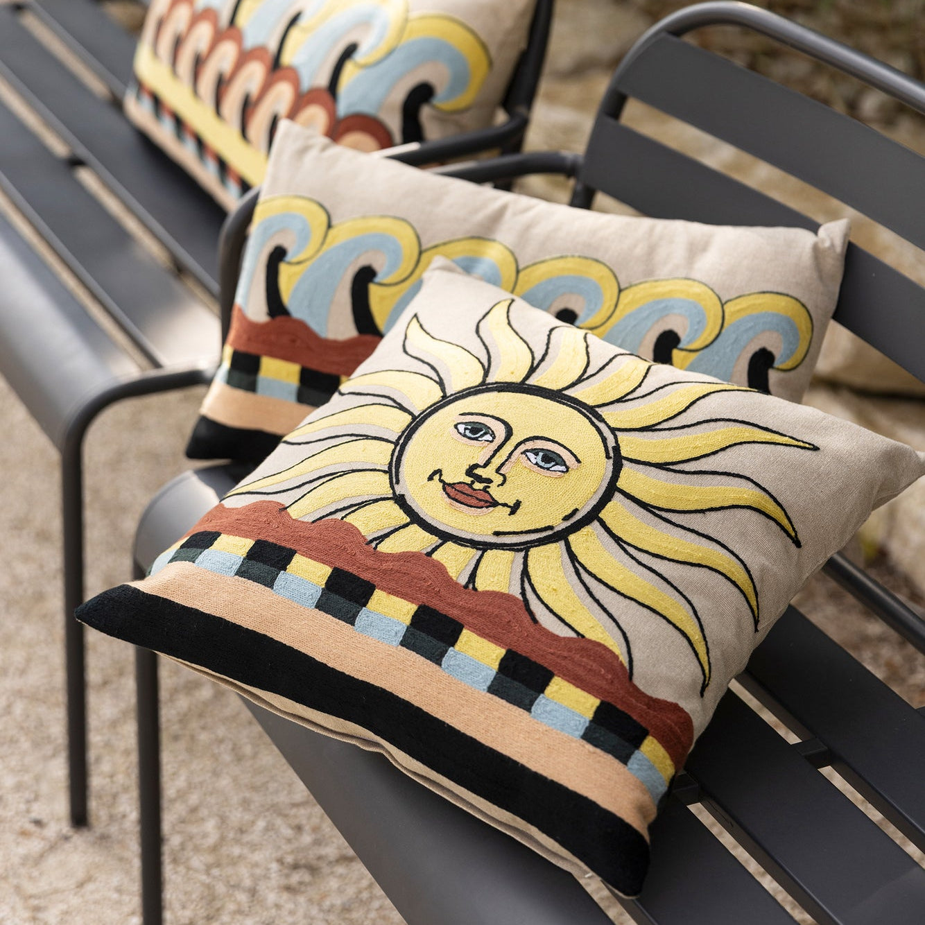 Coussin brodé Adria Soleil - 45 x 45 cm