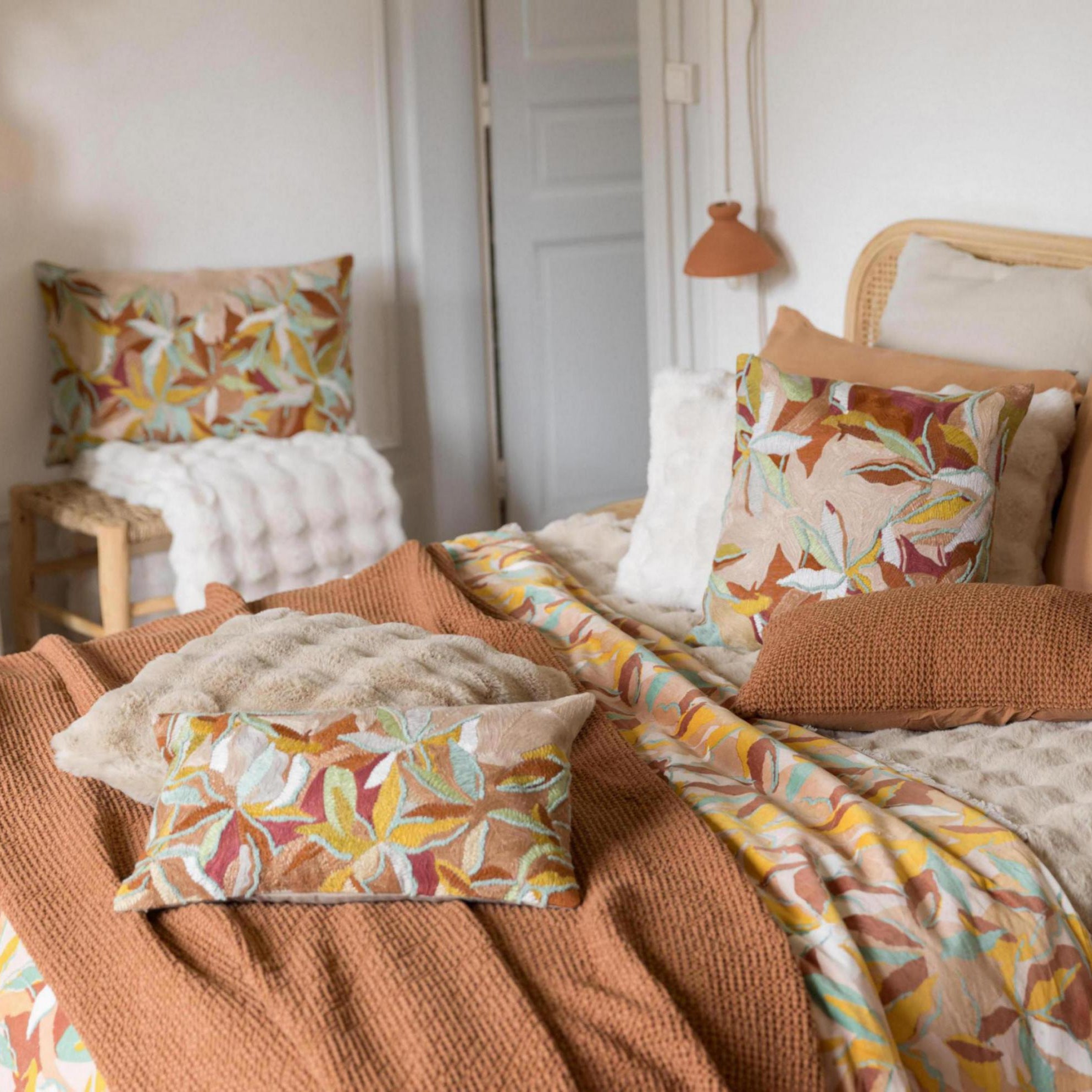Coussin brodé ALINA - dragée