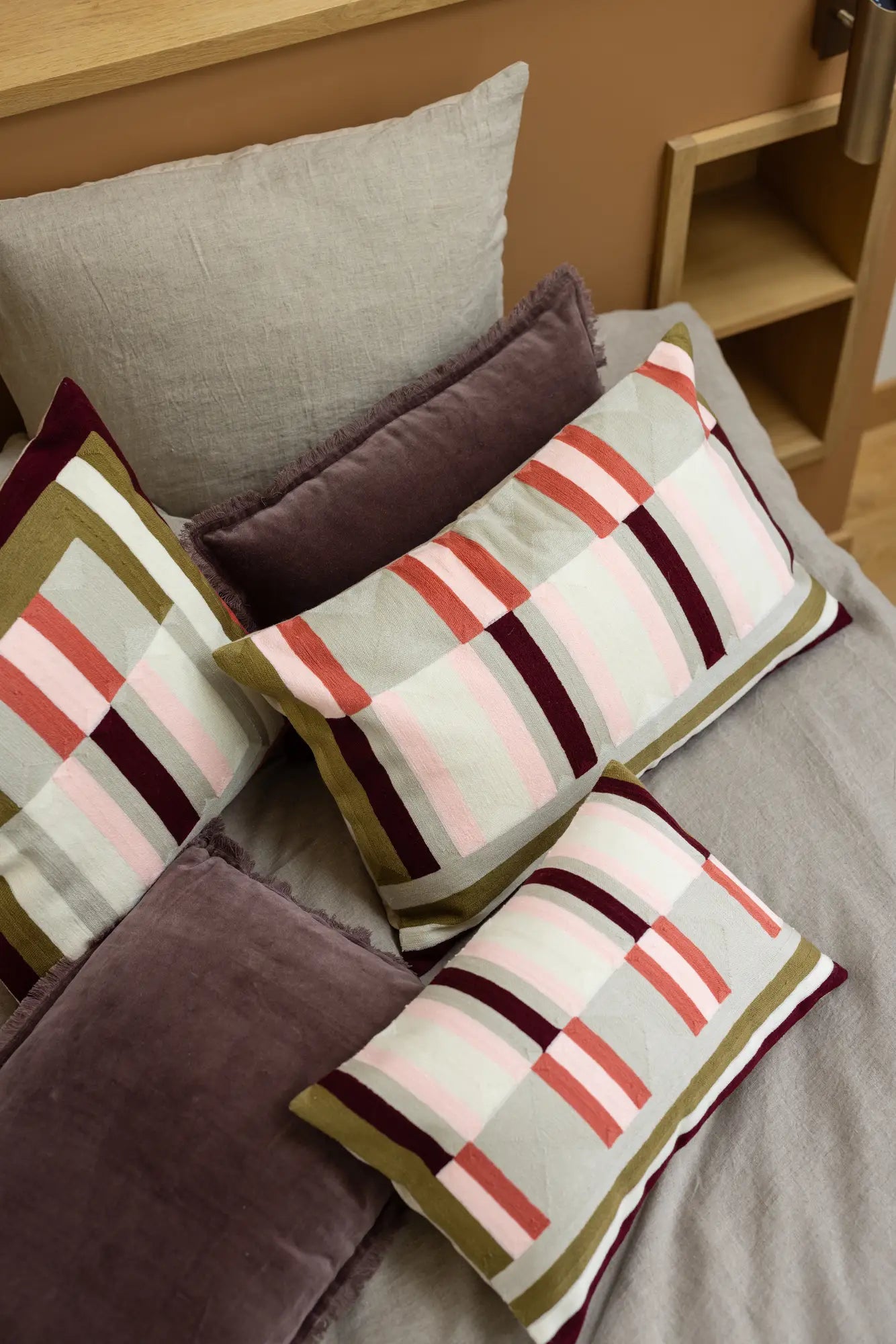 Coussin brodé JASON - Mousse