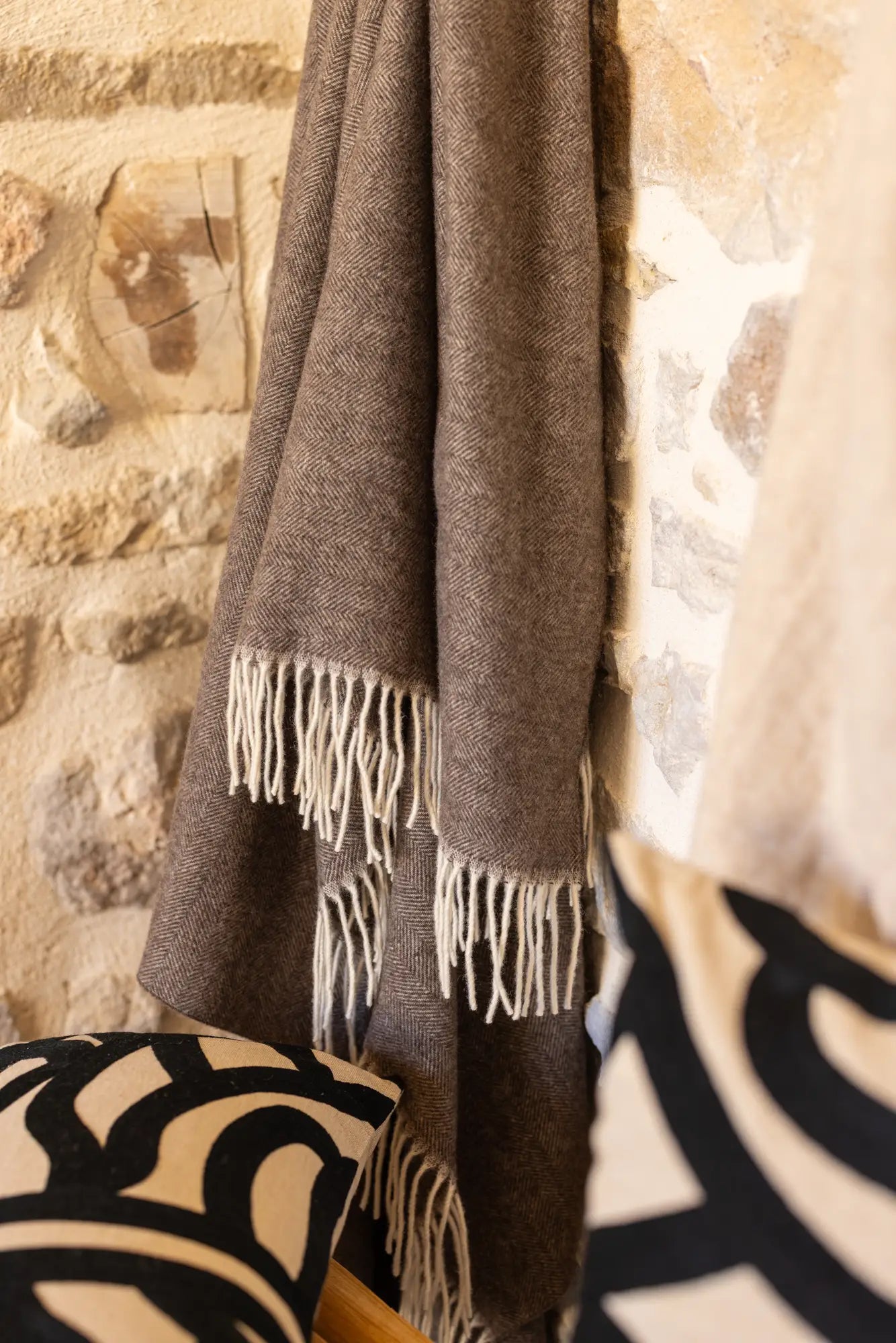 Coussin brodé EZIA - Ombre