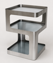 Table d'appoint design en métal brossé et verre fumé