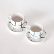 Set de deux tasses espresso blanches à motif quadrillage vert doux avec soucoupes assorties, collection GRID de MAGAZIN MINORI.