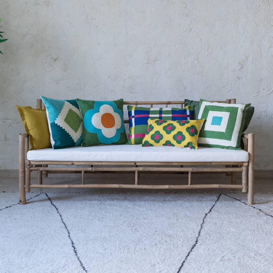 Coussin brodé à la main