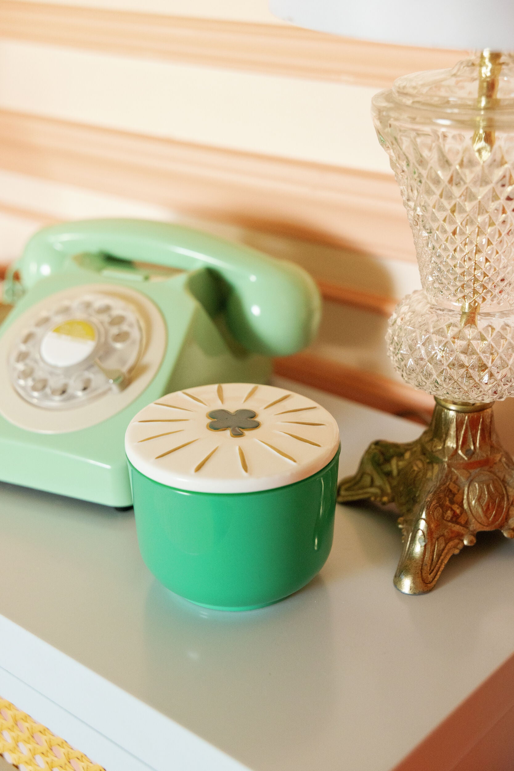Bougie CHARMED - verre vert / TREFLE