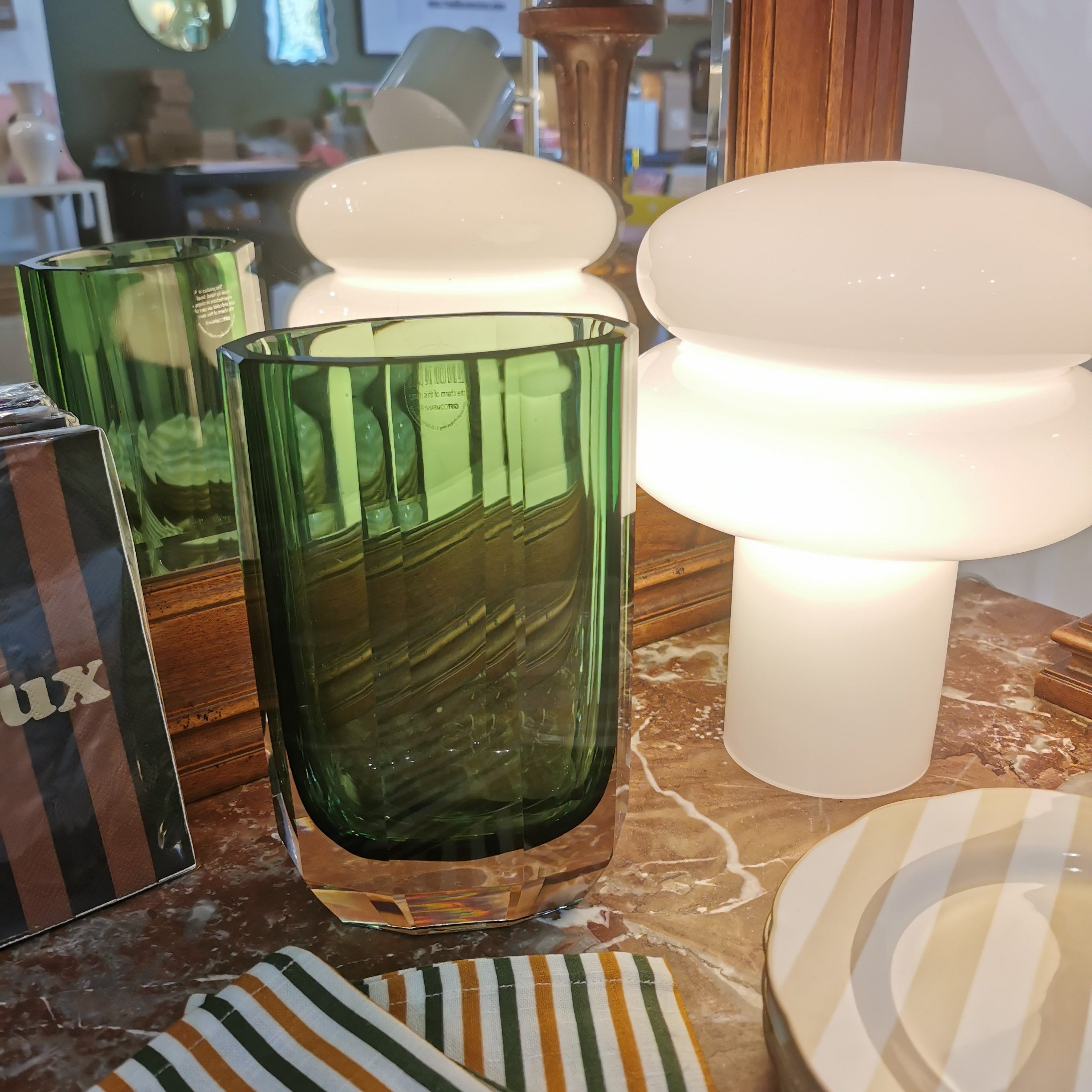 Vase en verre teinté vert foncé, forme facettée – modèle CASHMERE 20 cm