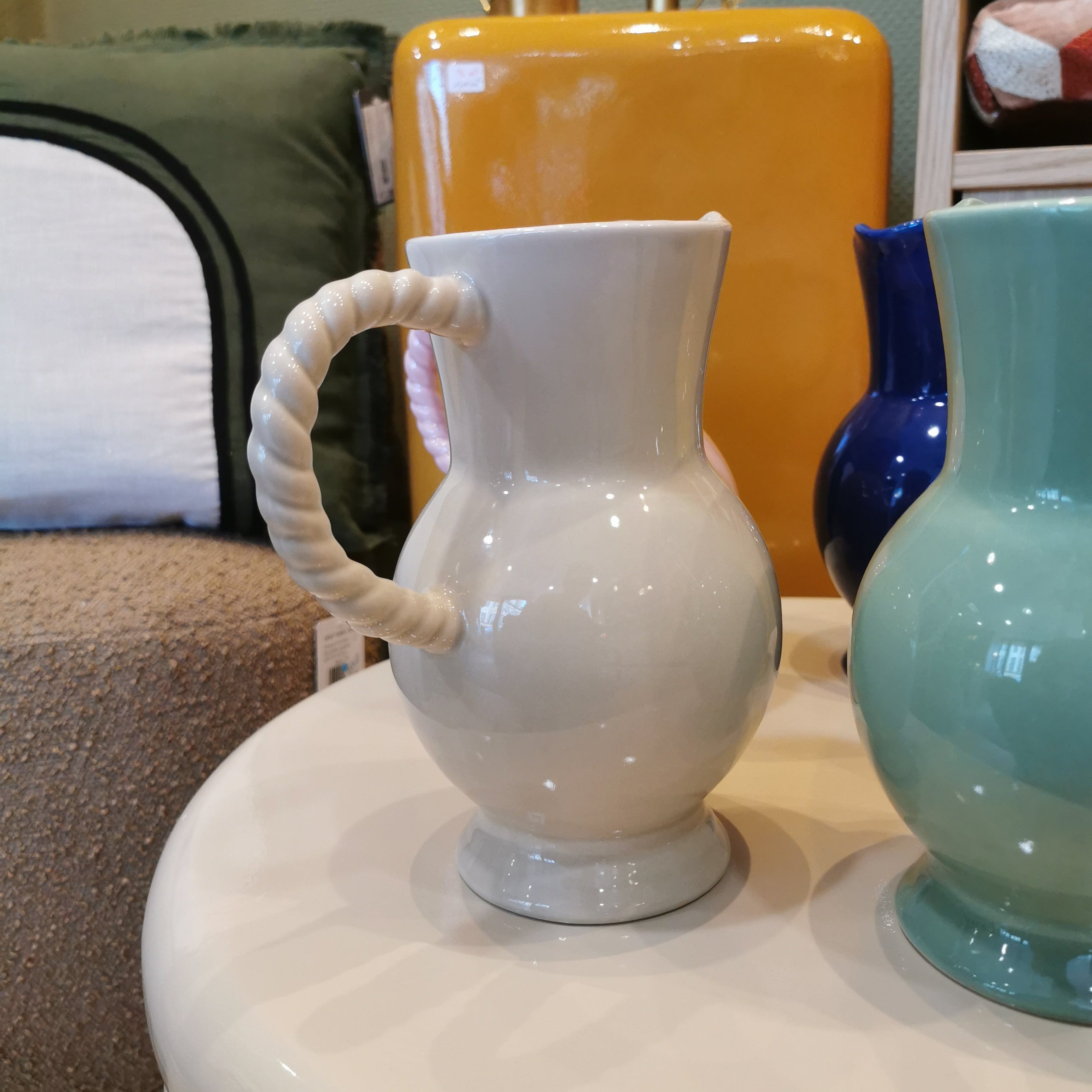 Pichet anse torsadée - sable