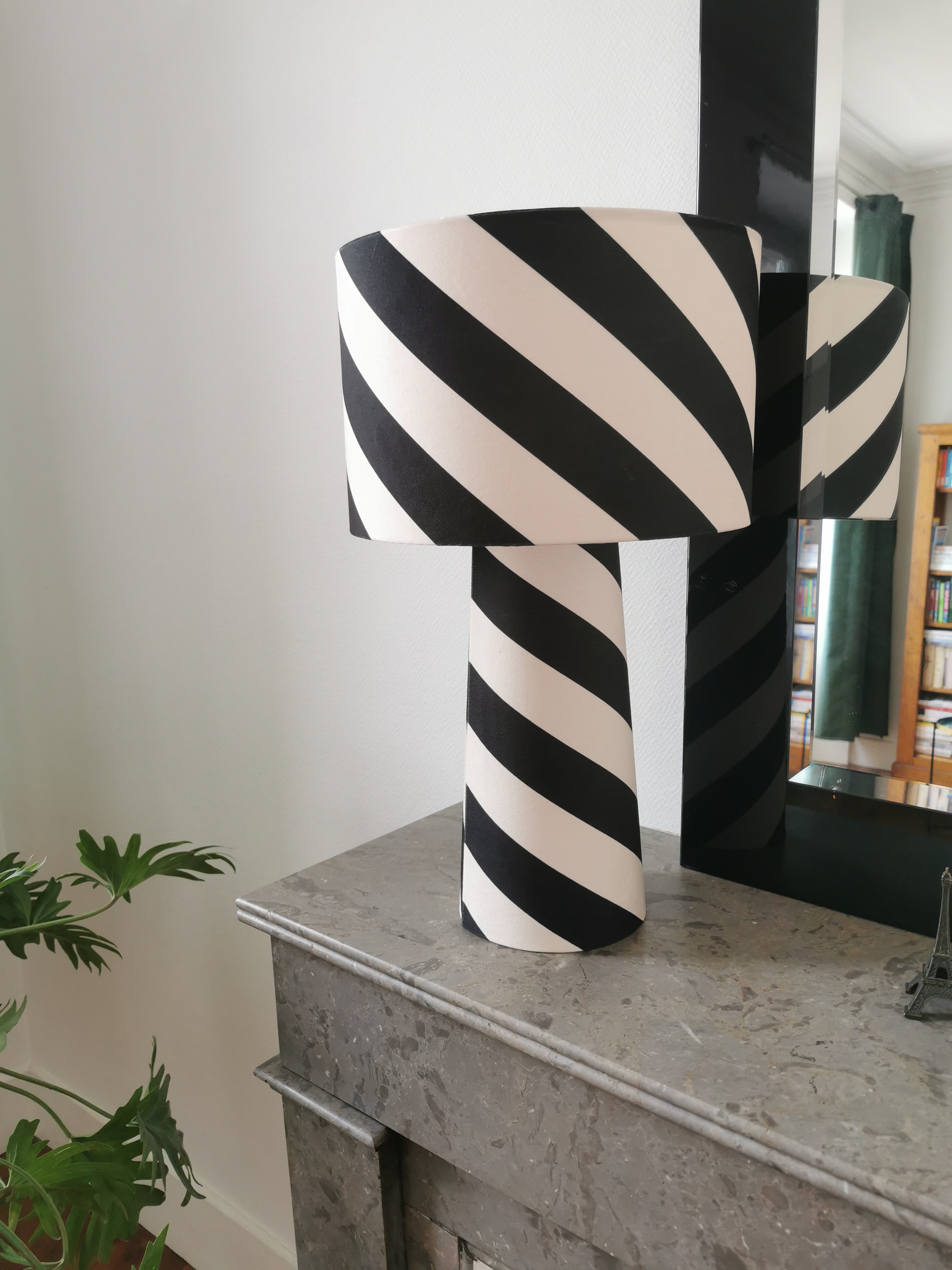 Lampe en velours Helter Skelter sans-fil - réglisse