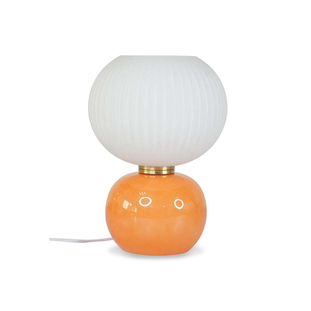 Lampe ADONIS OPJET Paris avec base en verre orange brillant, globe blanc mat strié et anneau doré en laiton