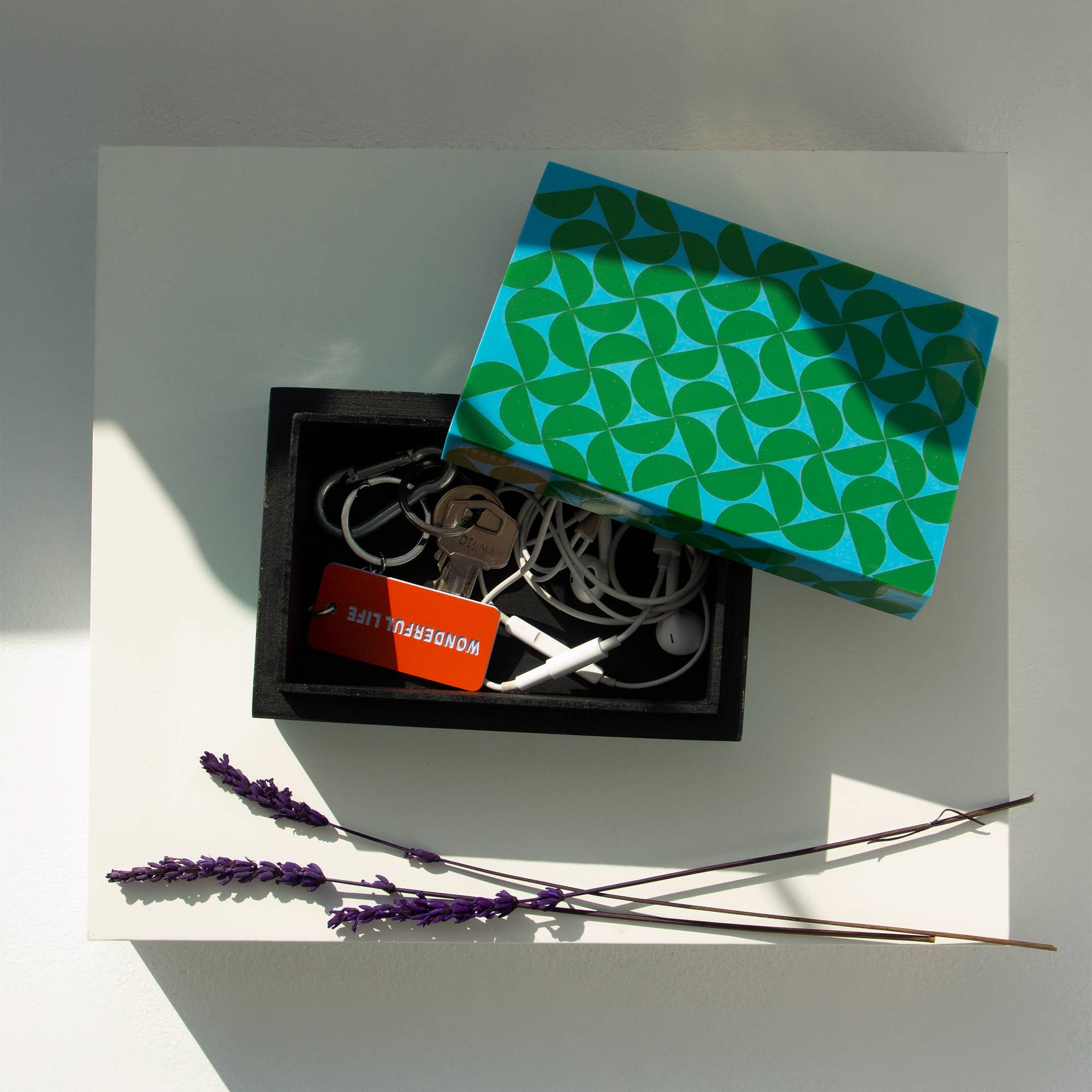 Boîte en résine bleue et verte