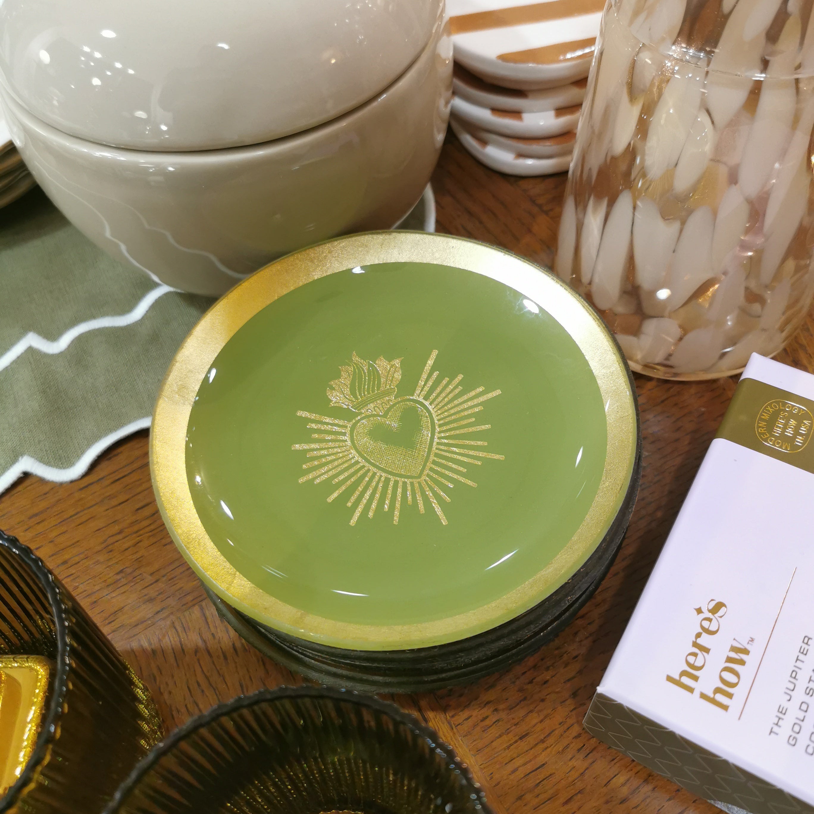 Assiette en verre ex-voto – verte et dorée