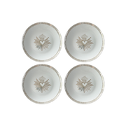 Set de quatre assiettes à dessert en porcelaine blanche décorées d’un motif doré Ex-Voto, collection OPJET PARIS.