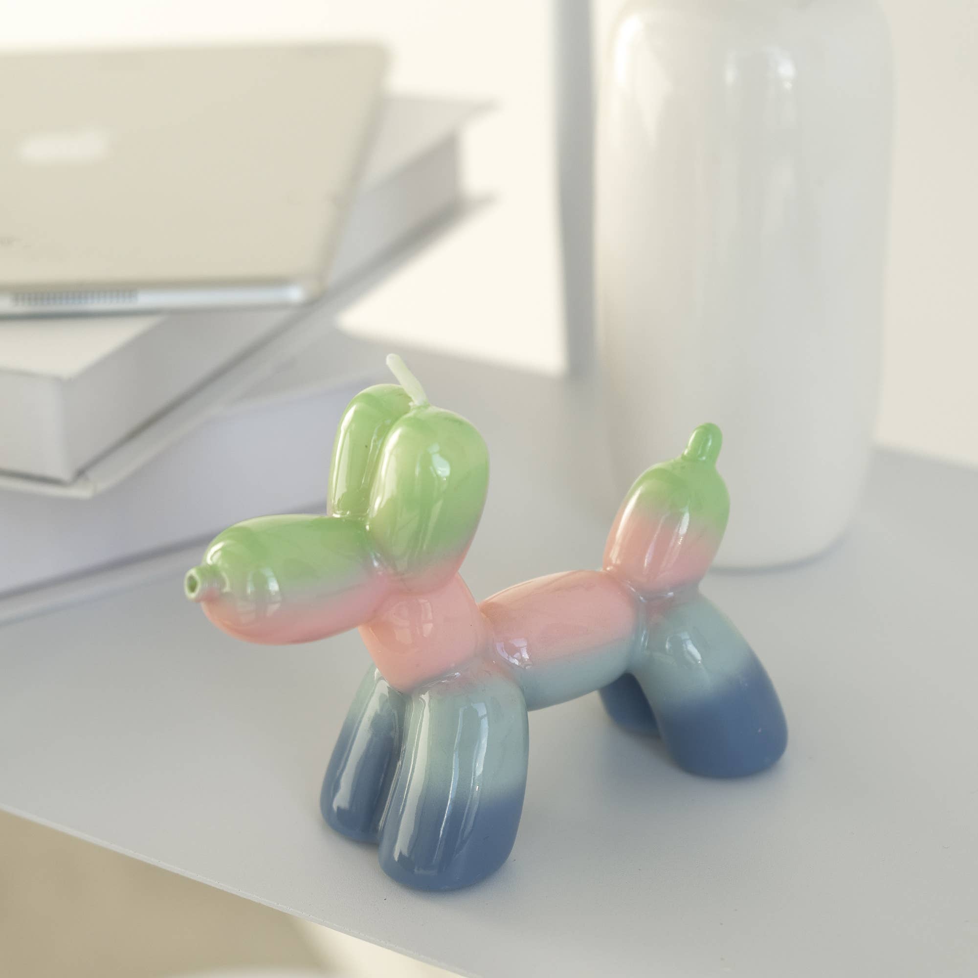 Bougie en forme de chien ballon, arc-en-ciel de Helio Ferretti