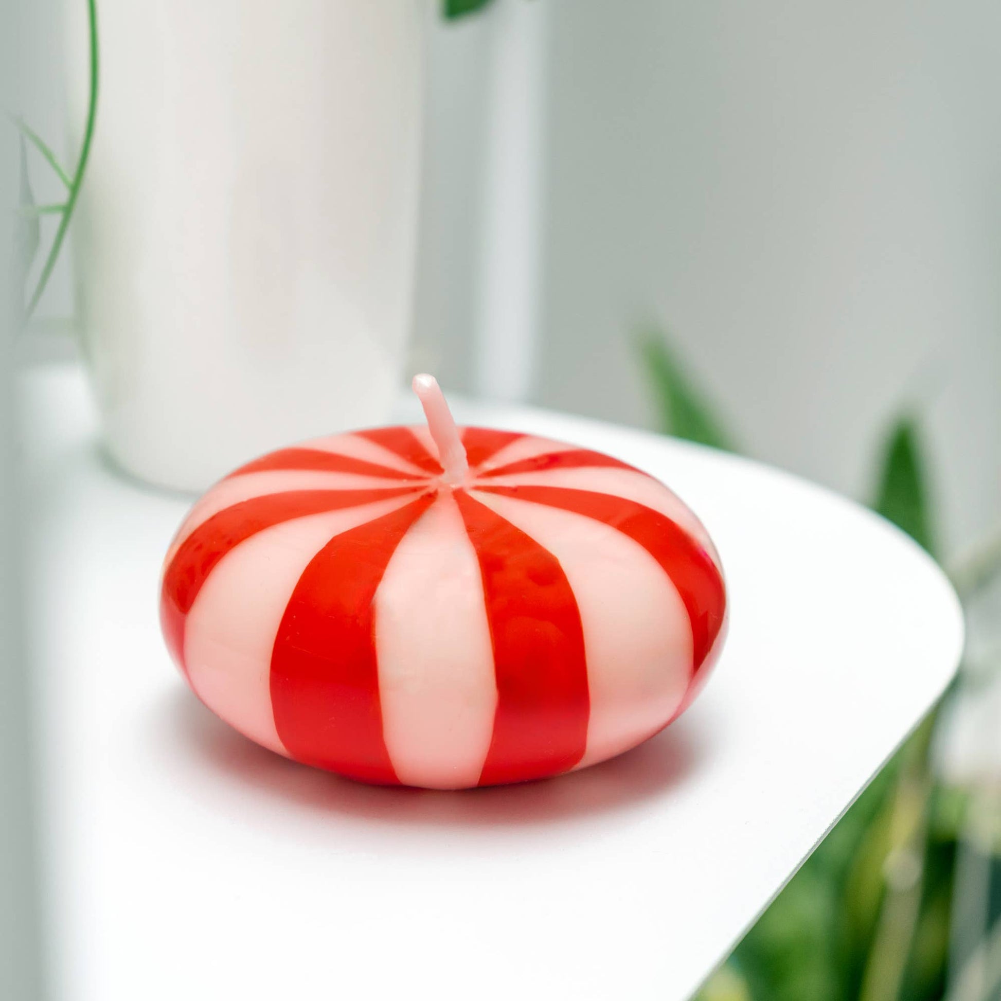 Bougie bonbon rose de Helio Ferretti