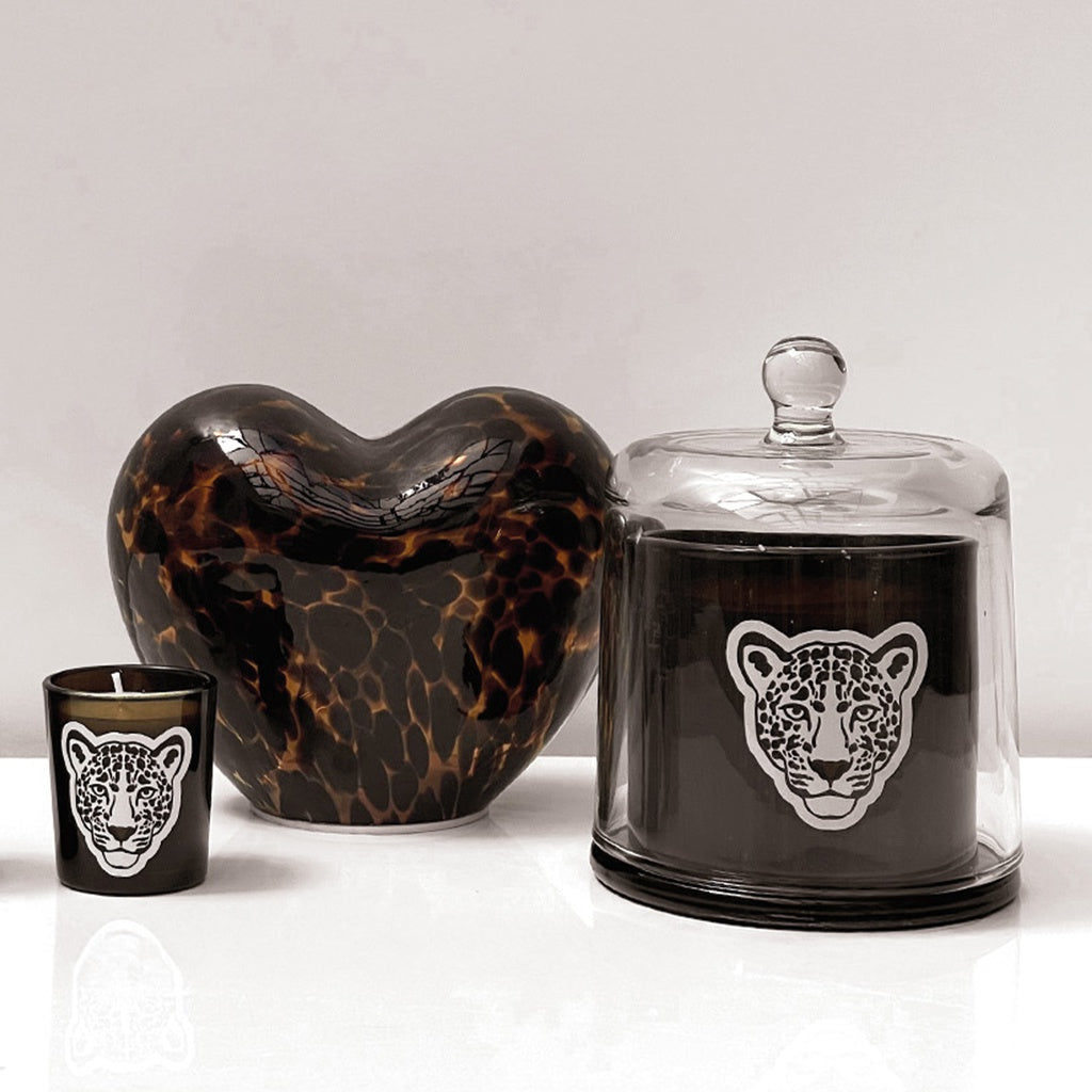 Bougie sous cloche motif léopard parfum cèdre – Opjet Paris