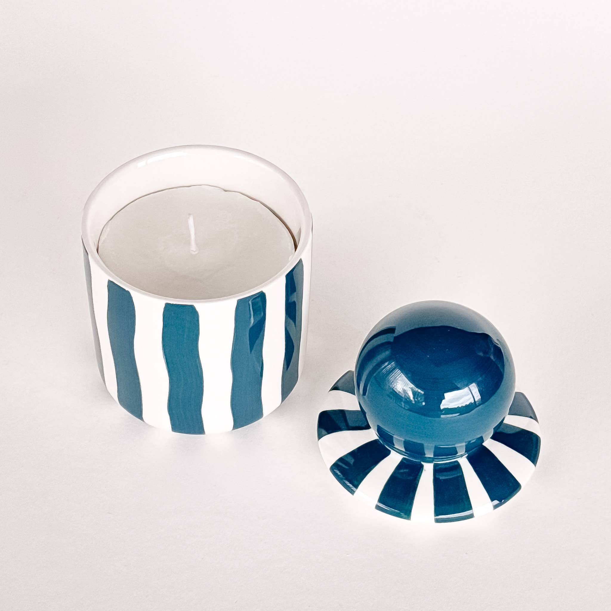 Bougie en céramique rayée - vert doux