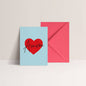 Carte fond bleu, message AMORE sur cœur rouge, PAPIER AND CO.