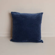 Coussin uni en velours de coton, bleu océan | MAHE Homeware