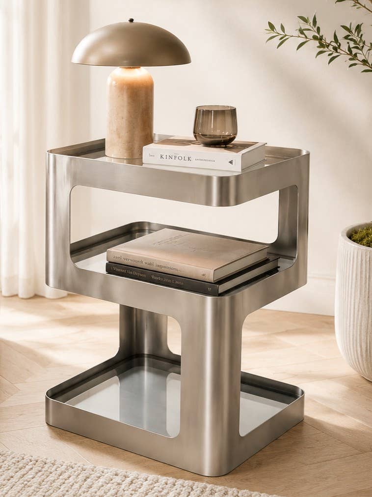 Table d'appoint design en métal brossé et verre fumé