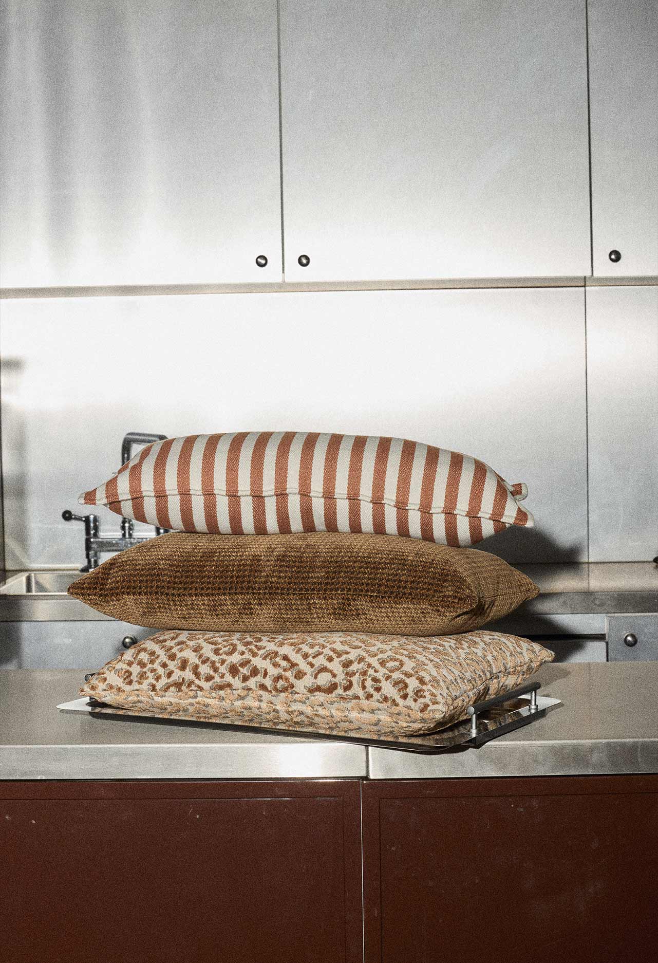 Coussin TAORMINA à rayures - moka