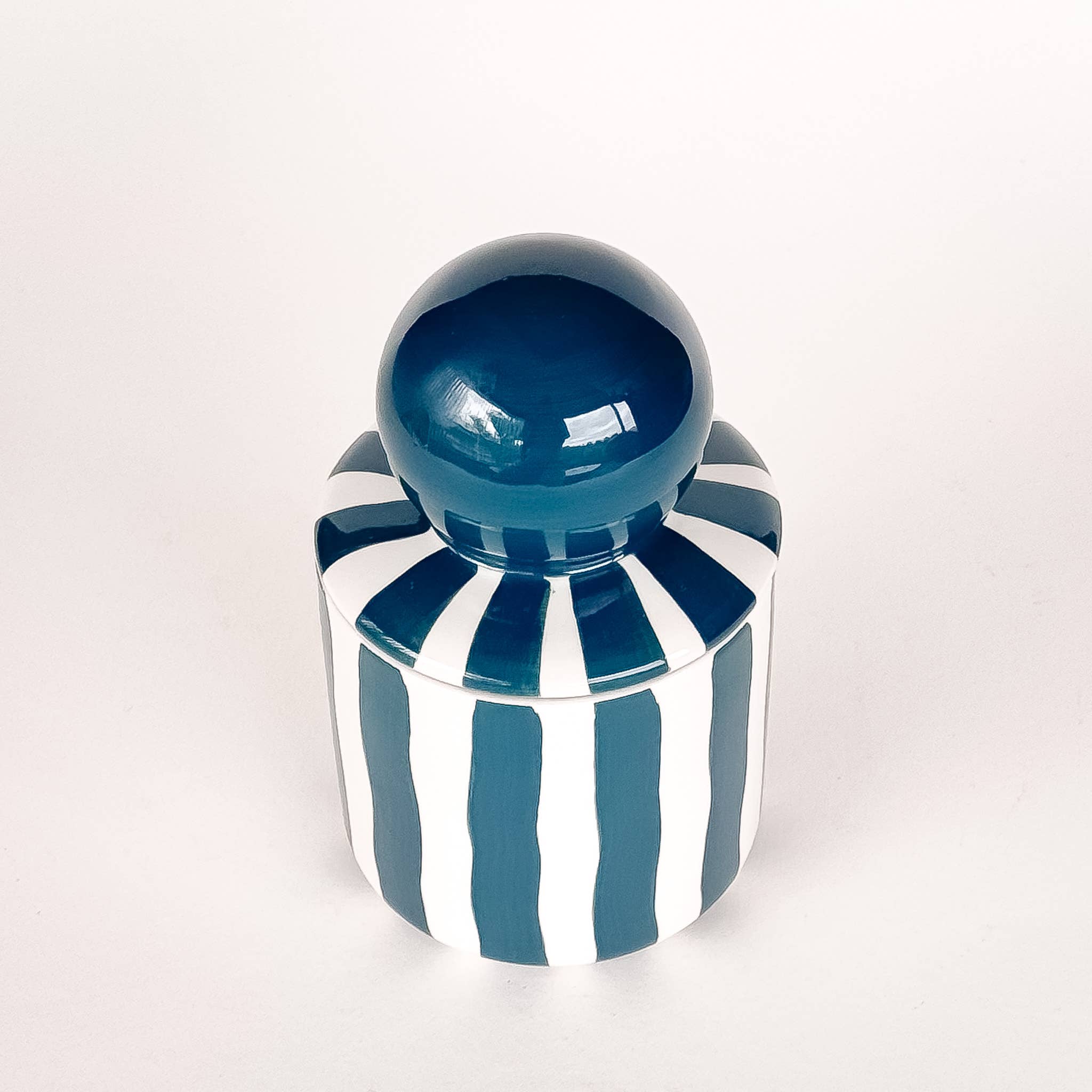 Bougie en céramique rayée - vert doux