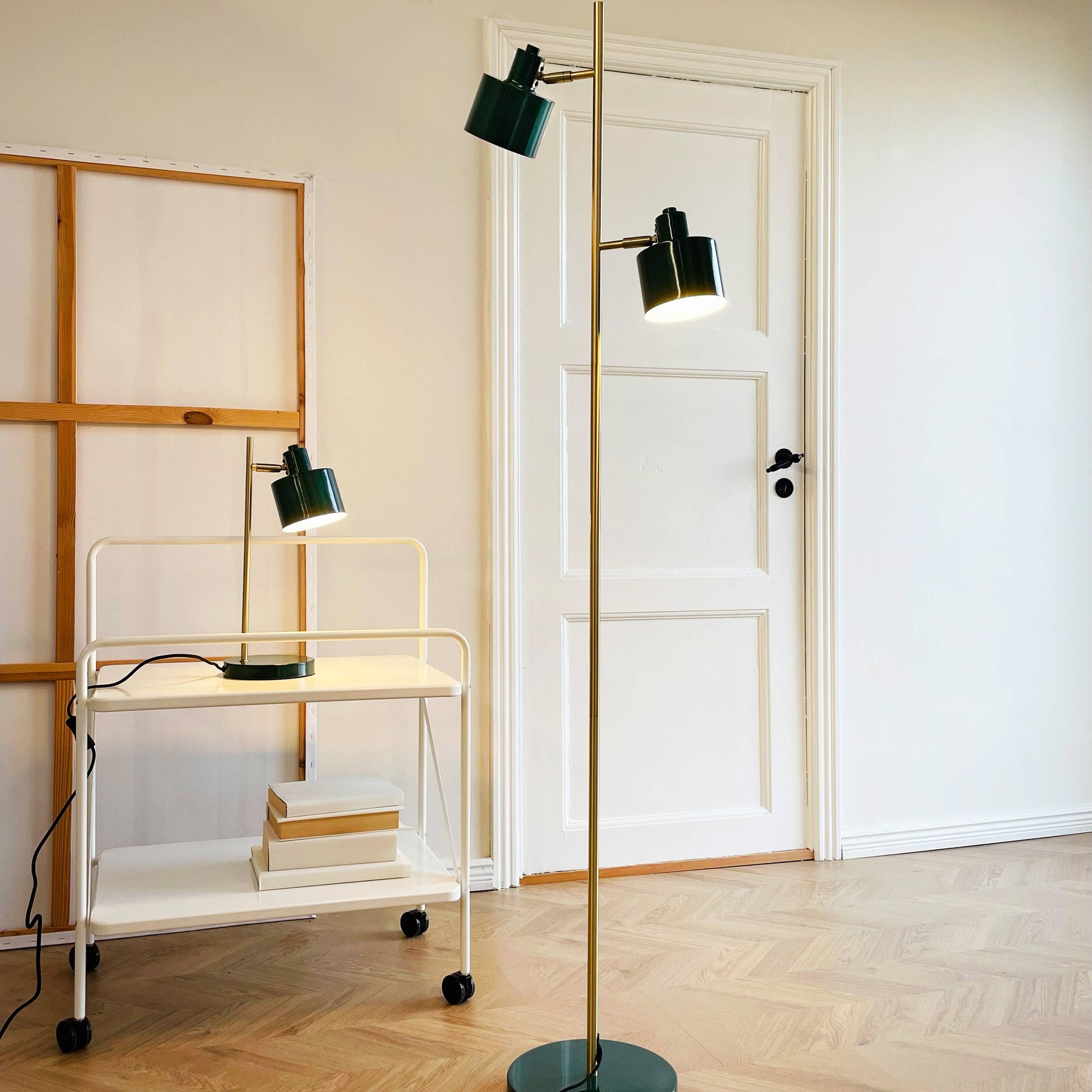 Lampadaire et lampe de bureau Dyberg Larsen Ocean – vert foncé et laiton, avec deux abat-jours orientables
