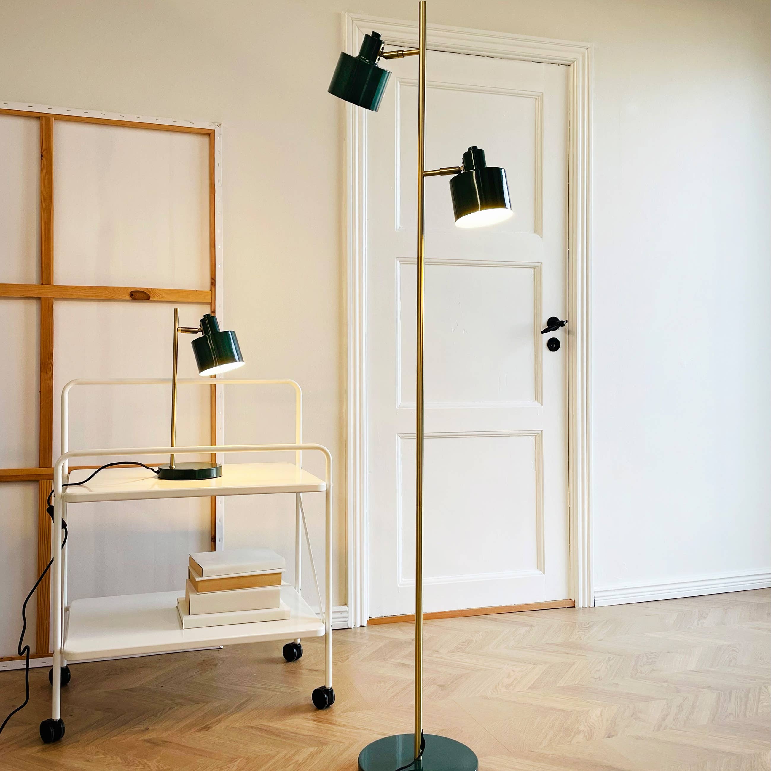 Lampadaire et lampe de bureau Dyberg Larsen Ocean – vert foncé et laiton, avec deux abat-jours orientables