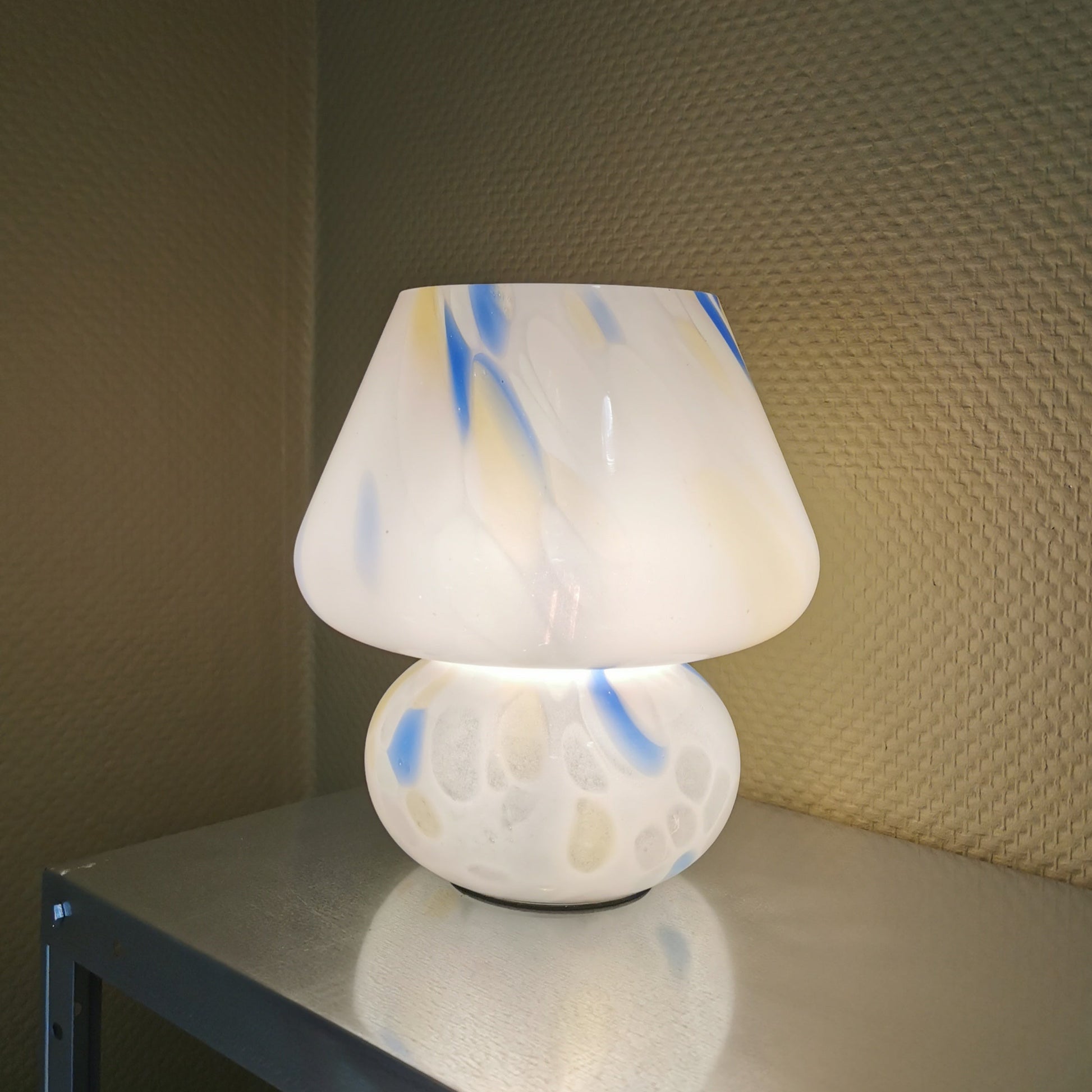 Lampe en verre soufflé, blanc bleu rose, modèle JOYFULL