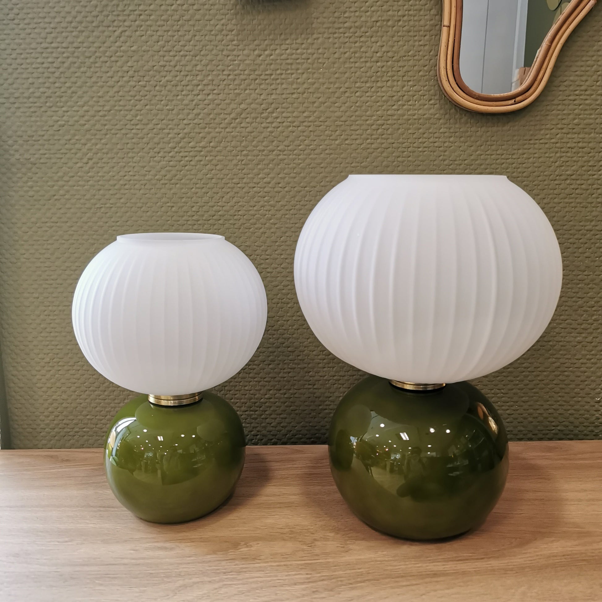 Lampes ADONIS, grande et petite, en kaki | OPJET PARIS