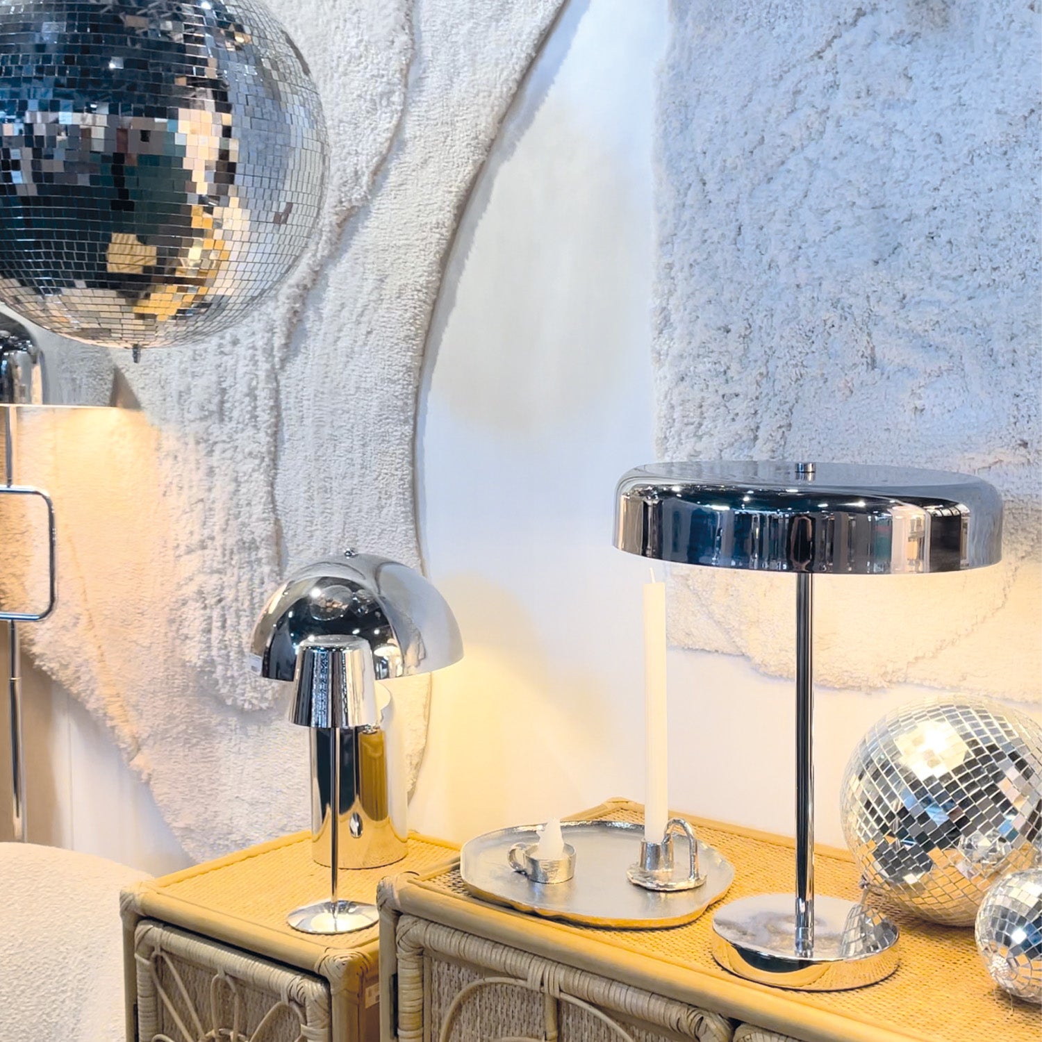 Lampes Lucas et Atomic, lampadaire MODE, chrome | OPJET Paris