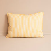 Coussin à rayures jaune  50×70 cm – MAHE HOMEWARE
