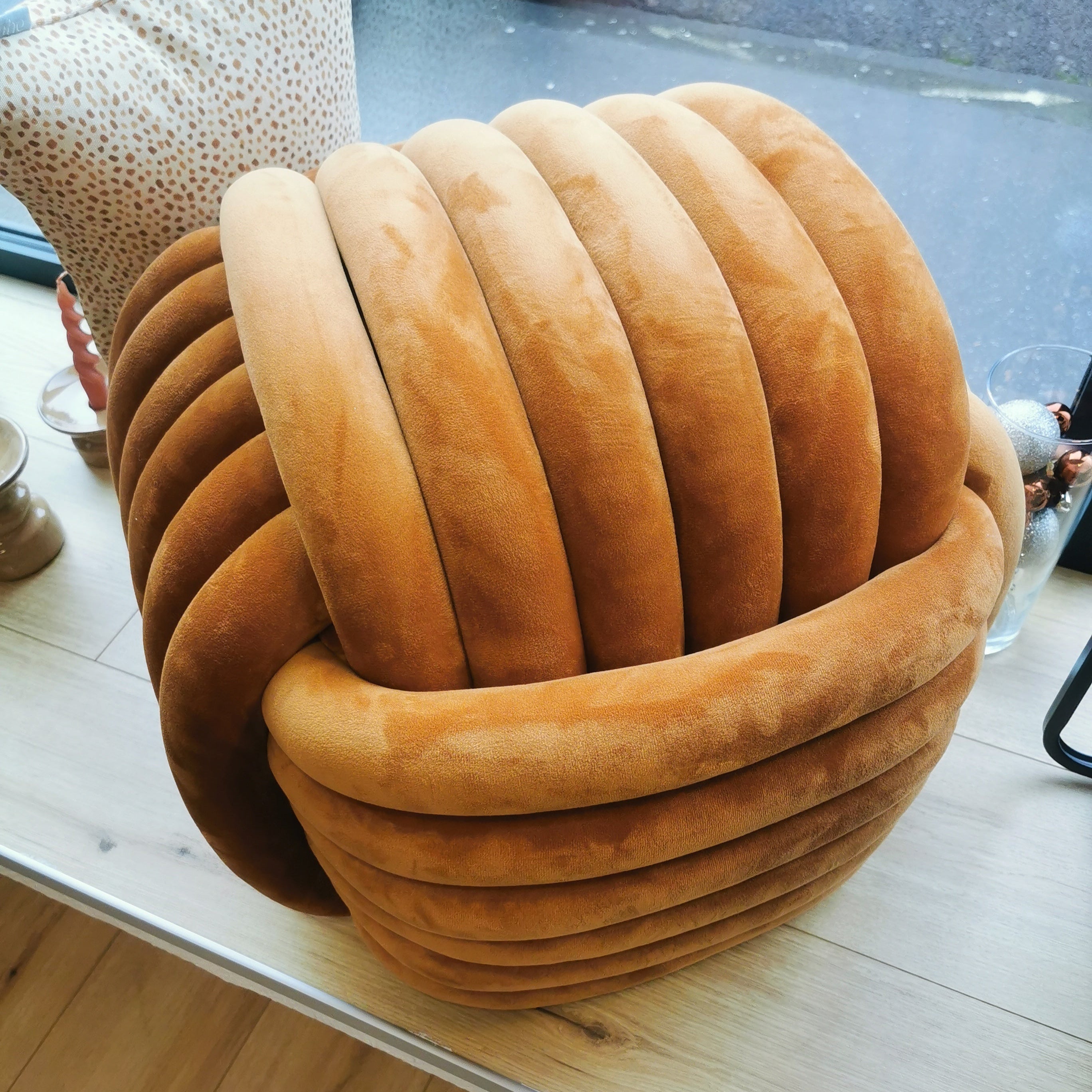 Pouf NOEUD, passementerie couleur palazzo, OPJET PARIS