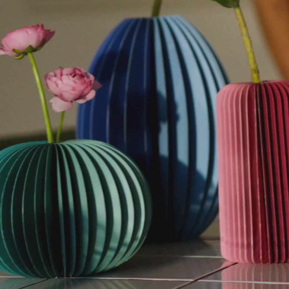 Charger la vidéo : Vase en papier YUKI - pétrole