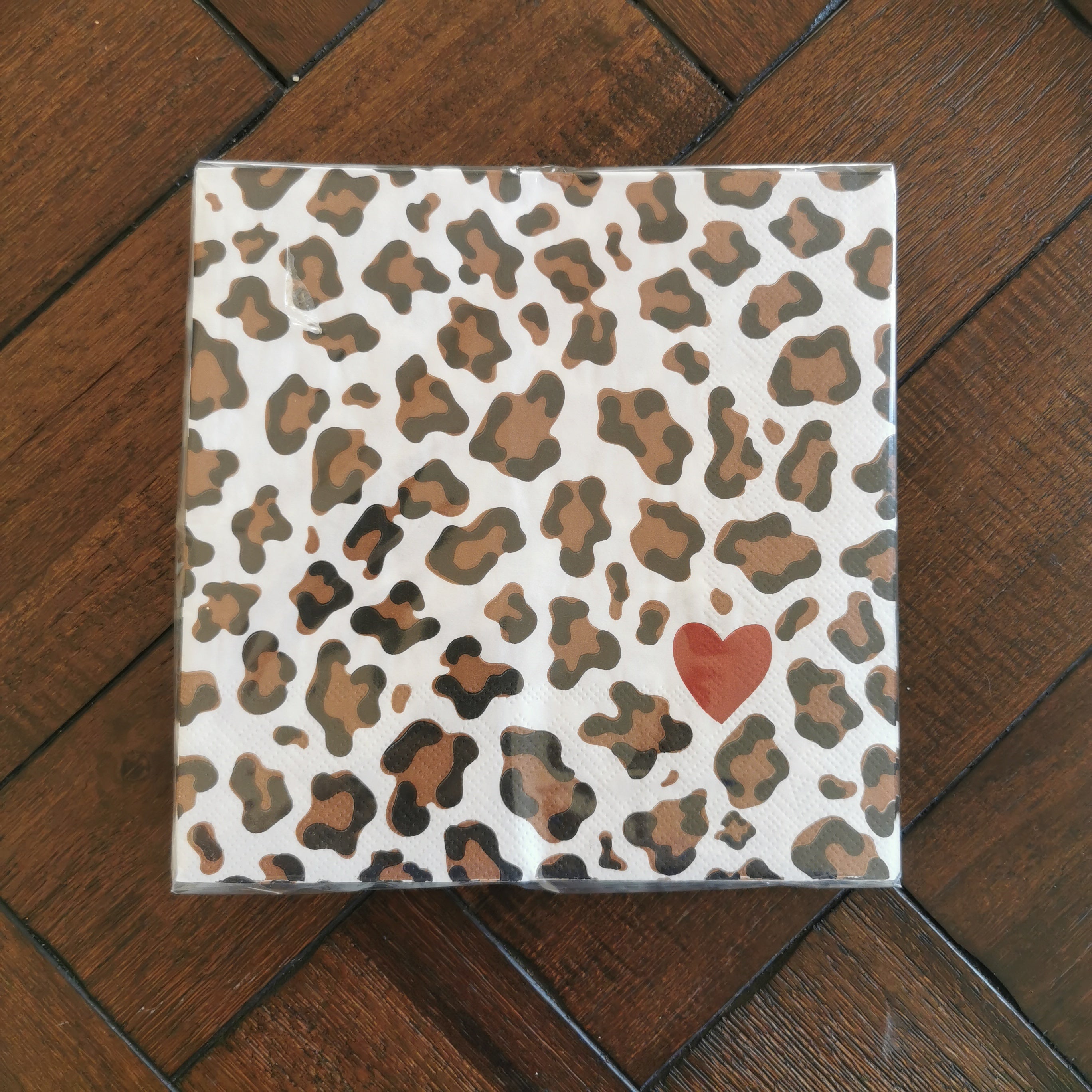 Serviettes en papier motif léopard & coeur rouge