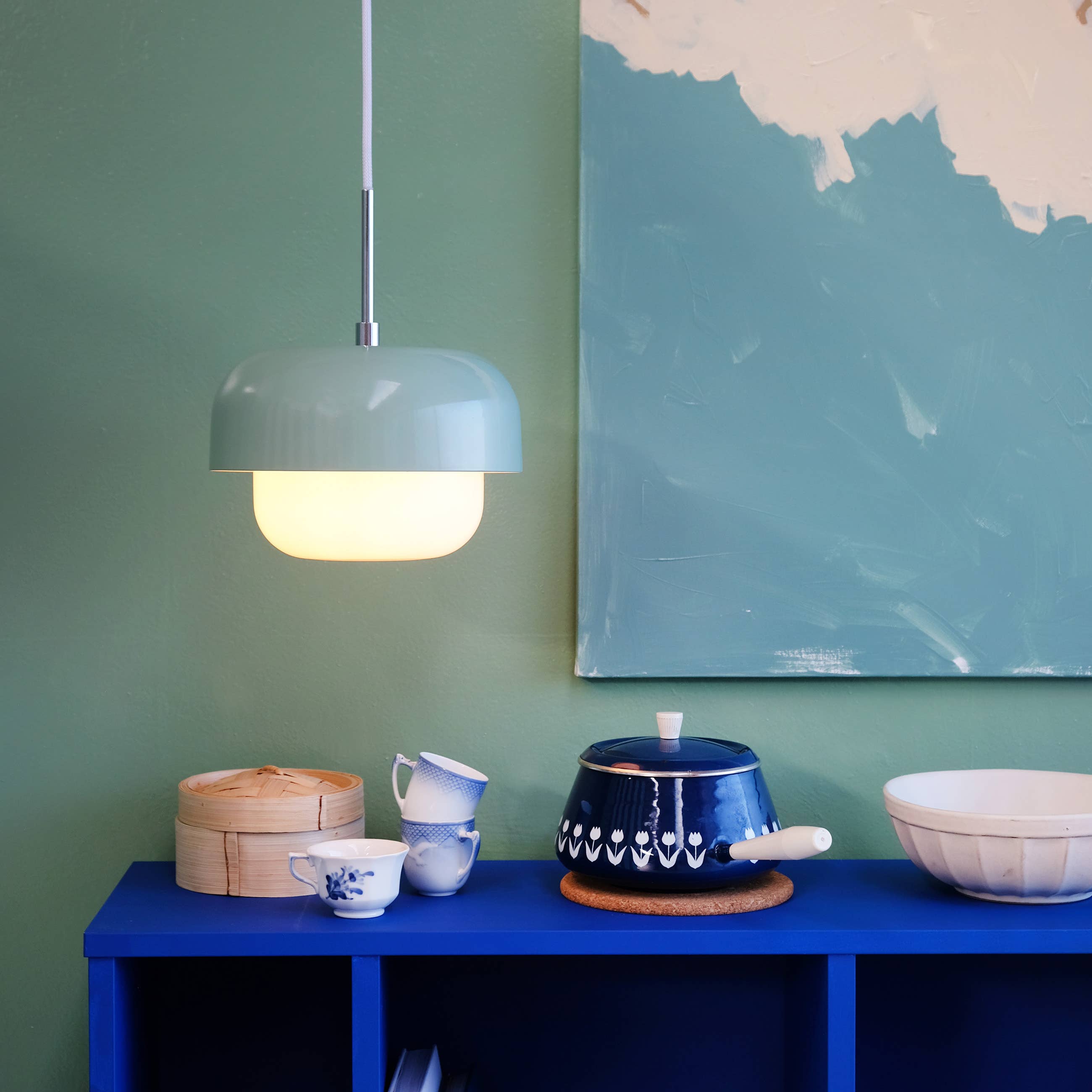 Suspension vert bubble HAIPOT – Dyberg Larsen – métal laqué et verre opale soufflé
