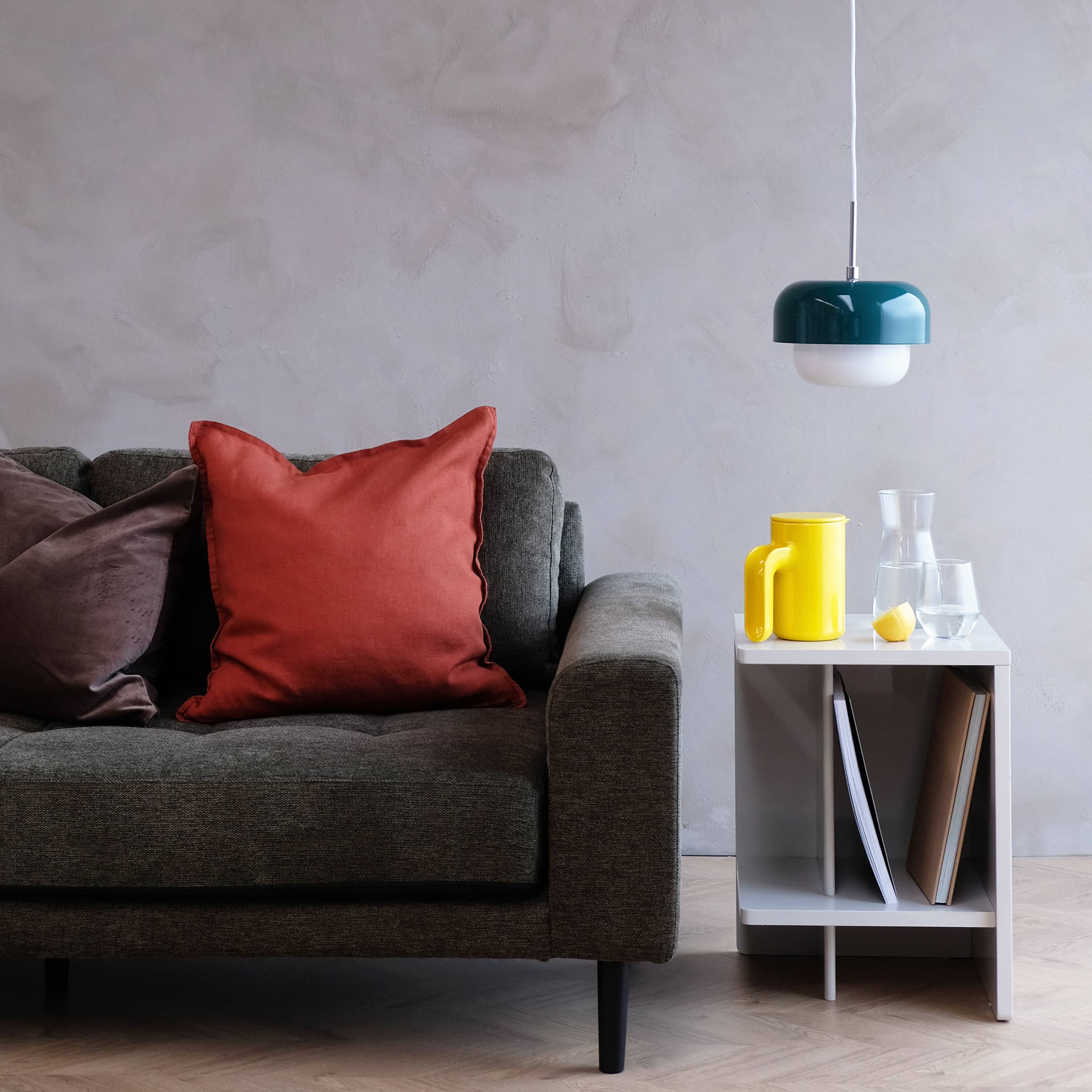 Suspension design HAIPOT vert foncé avec diffuseur en verre opale – Dyberg Larsen