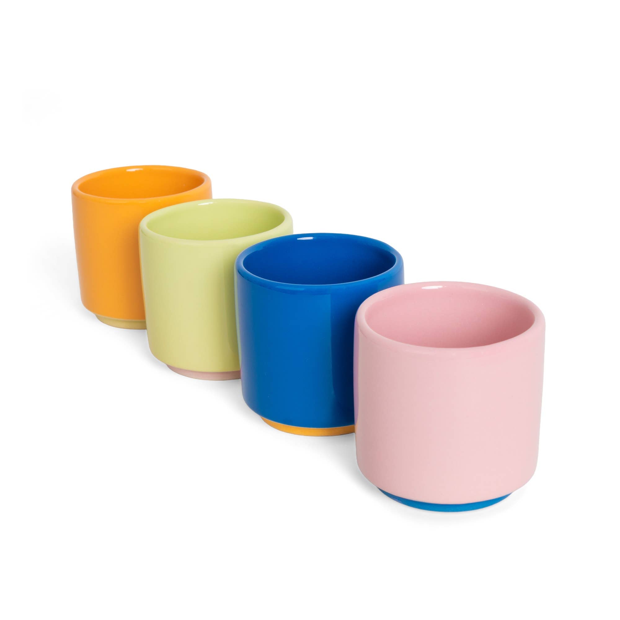 Ensemble de quatre tasses espresso colorées Helio Ferretti, empilables.