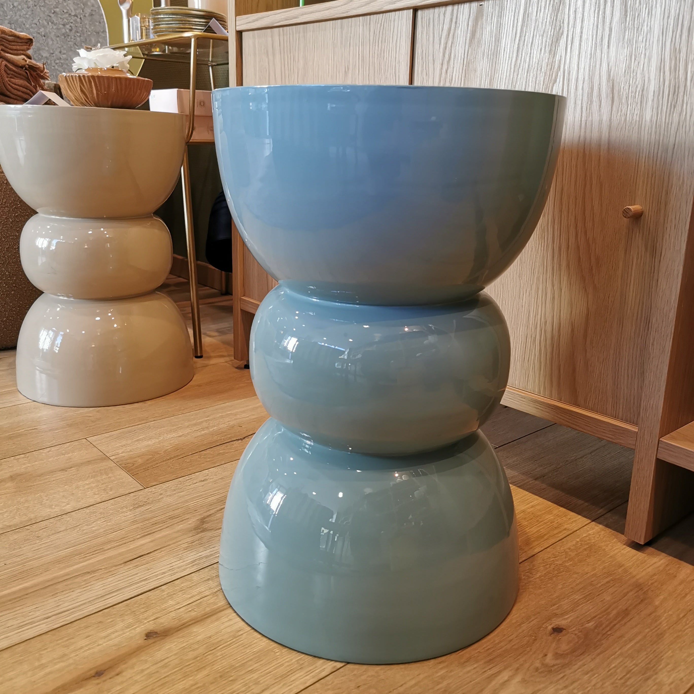 Bout de canapé TITOU, en métal bleu givré | OPJET Paris